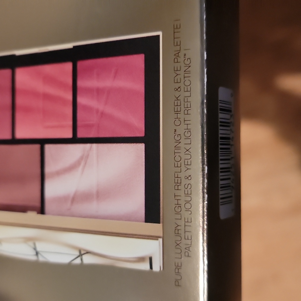 NARS Makeup Set with Pink and Red Shades - Picture 5 of 12